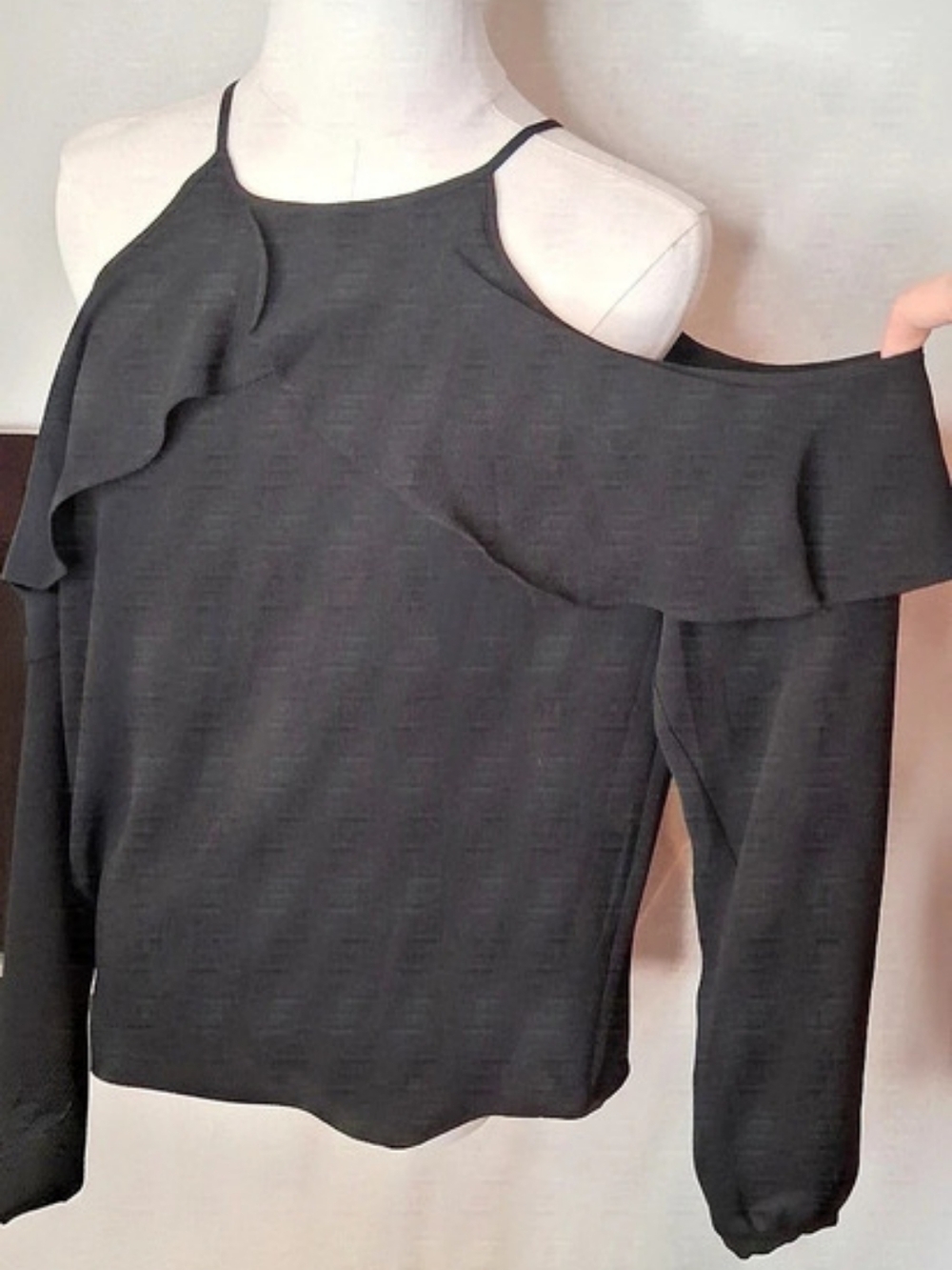MICHAEL Michael Kors Black Cold Shoulder Ruffle Top S